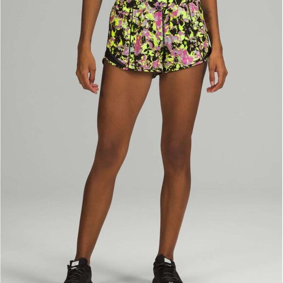 Lululemon Hotty Hot High-Rise Lined Short 2.5" Inflected Highlight Yellow Blk 6 - Picture 4 of 11